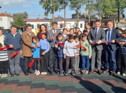 Çamköy İlkokulu yeni oyun alanına kavuştu